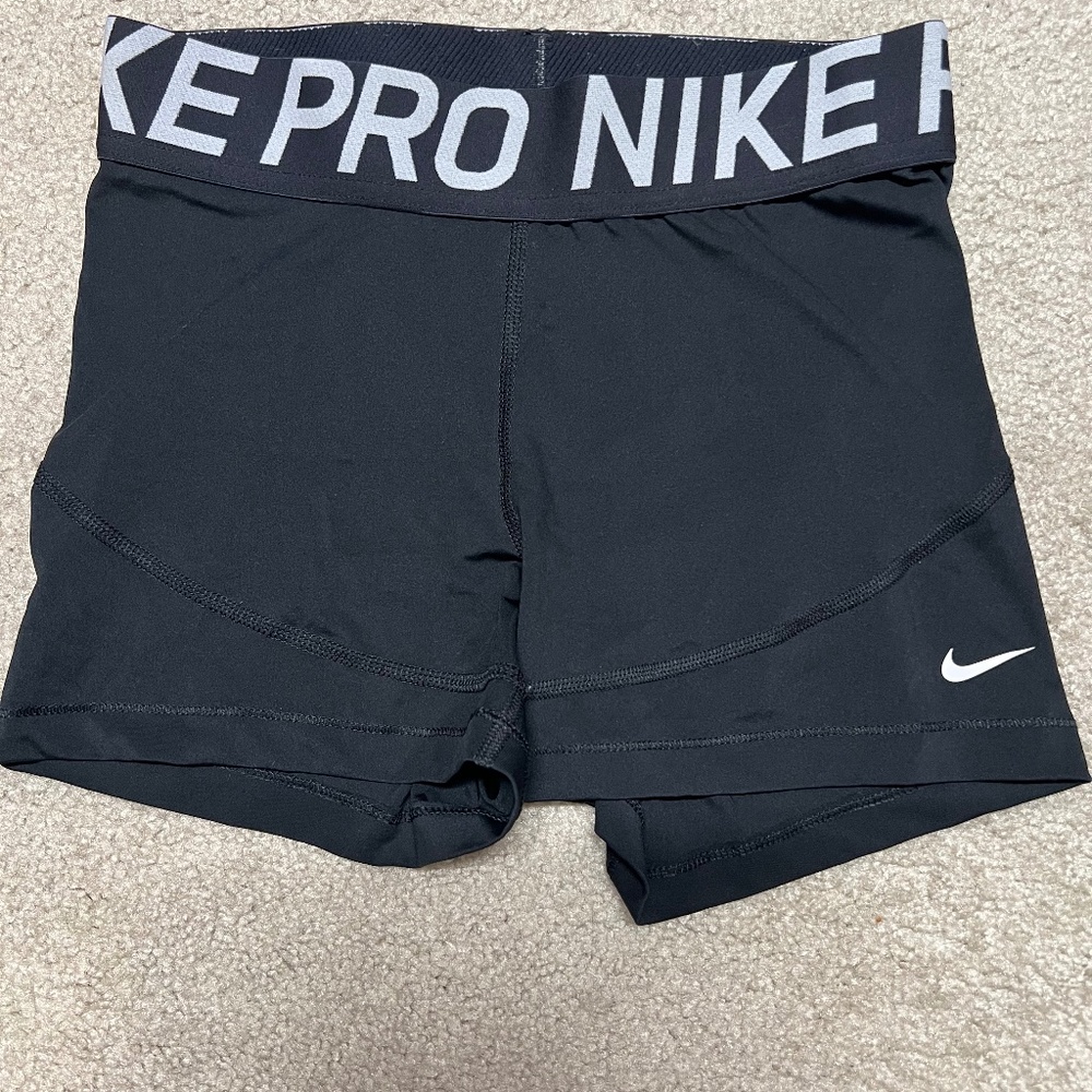 Women’s Nike Pros - Black